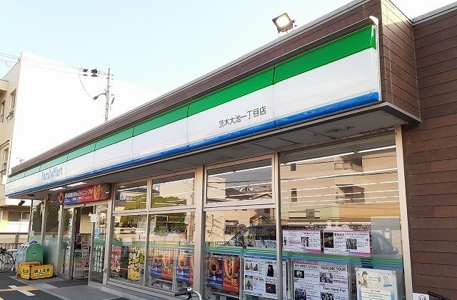 コンビニ　ファミリーマート様（コンビニ）まで45m