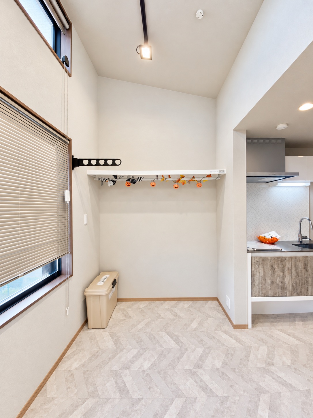 眺望　高窓を備えた開放感あふれる明るい住空間です