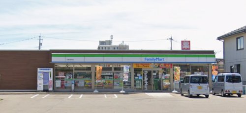 コンビニ　ファミリーマート 内灘向粟崎店（コンビニ）まで445m
