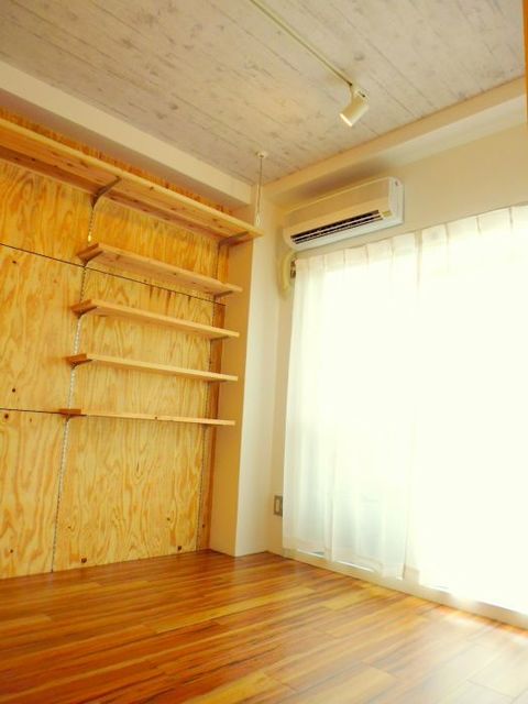 収納　移動可能な棚