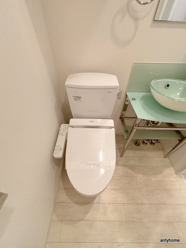 SERENiTE本町refletのトイレ写真