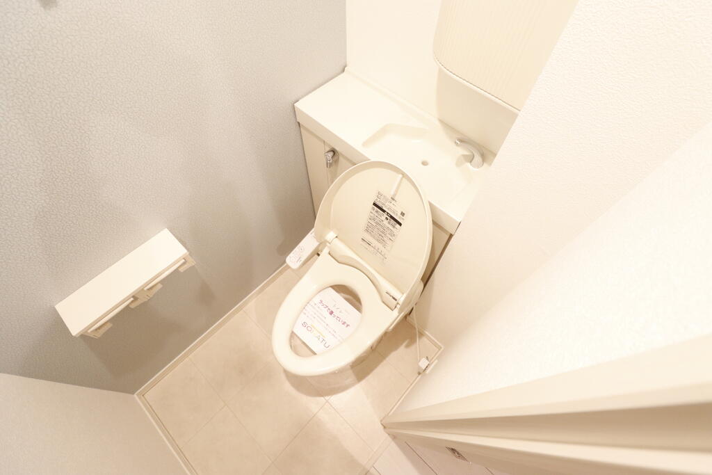 トイレ　温水洗浄便座付きトイレです♪