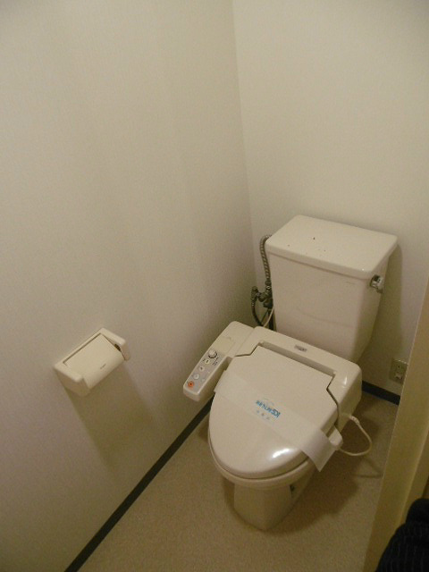トイレ　※写真は102号室です。