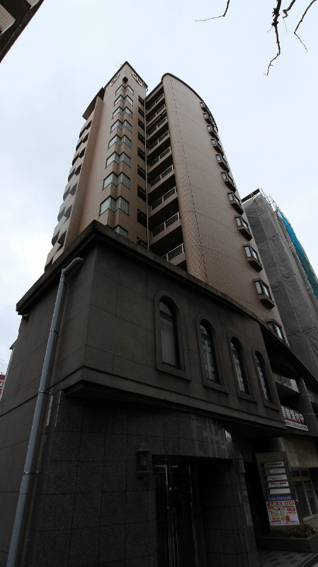 建物外観　通り沿いに面しています