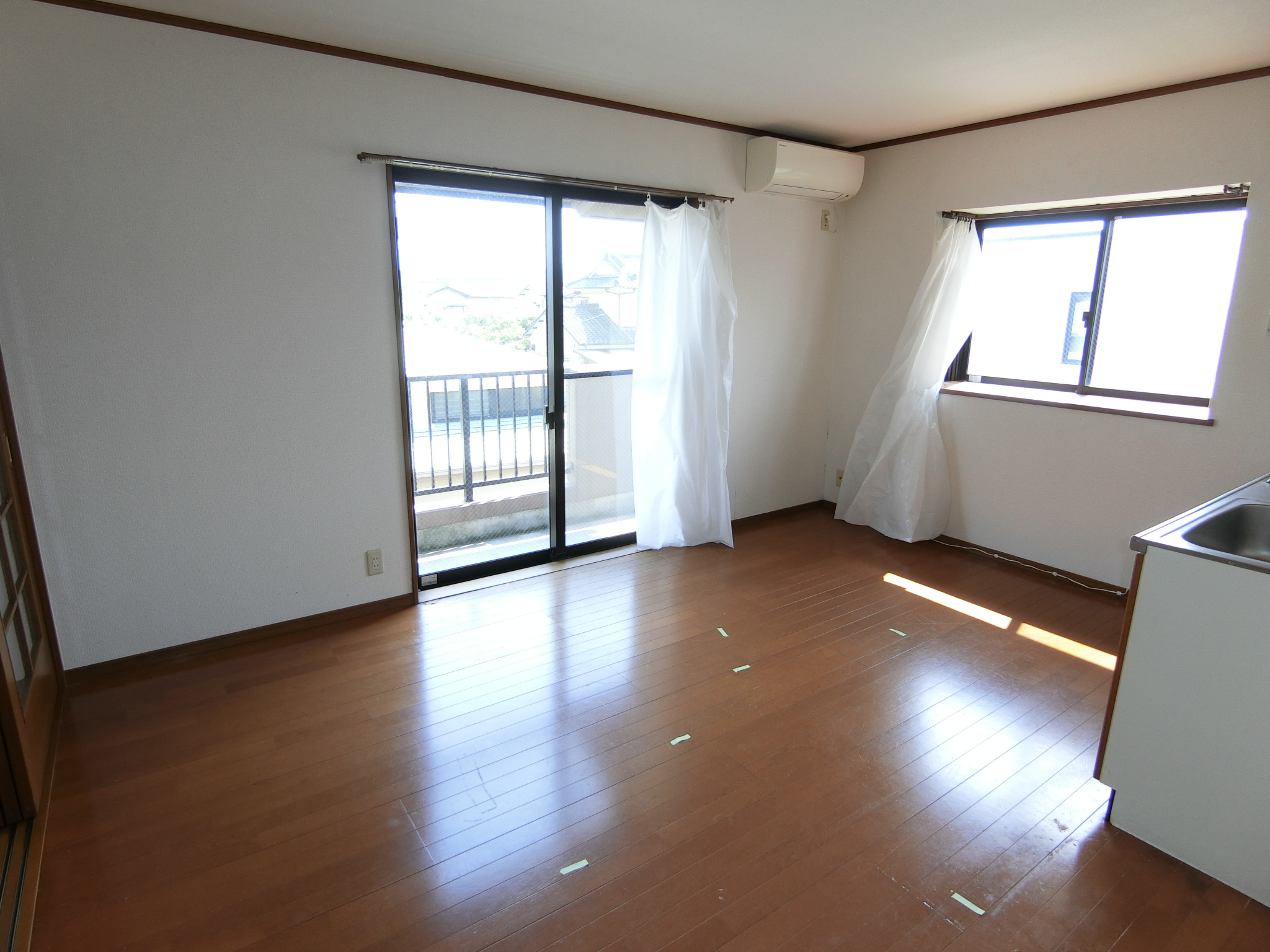 居室・リビング　明るいリビング