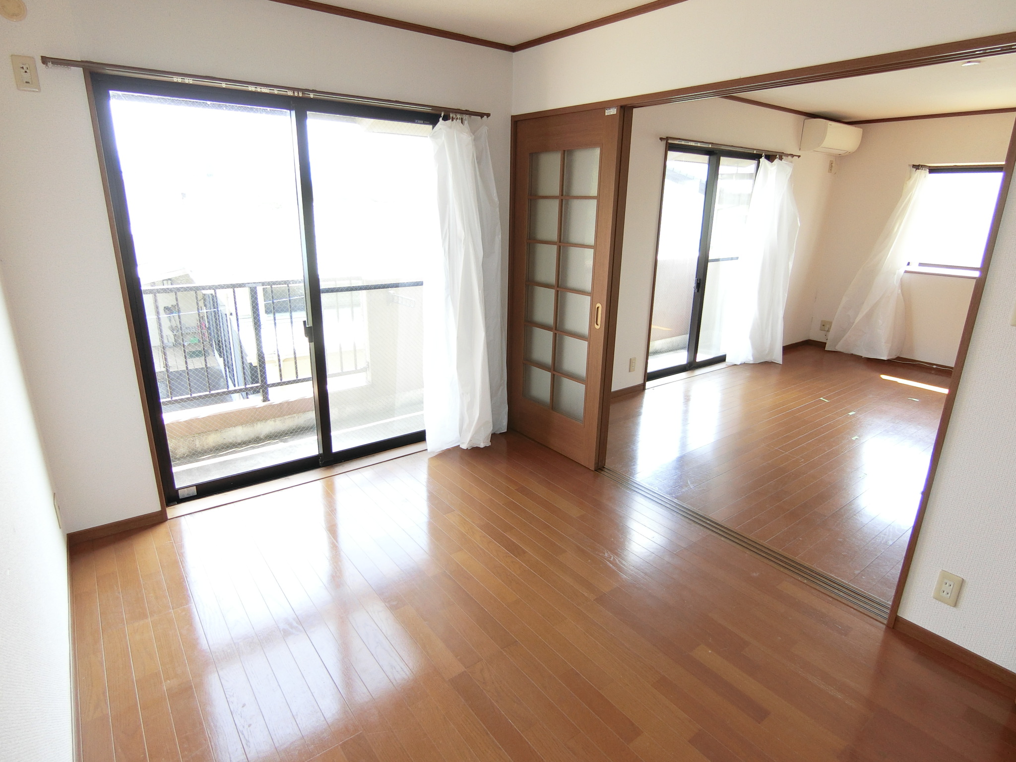 その他部屋・スペース　洋室からリビング