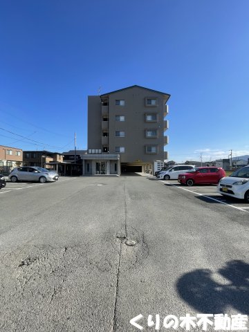 駐車場　車をお持ちの方に嬉しい駐車場付きの物件です