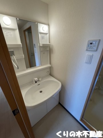 洗面設備　スペースが確保できる洗面所です