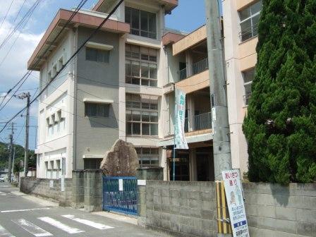 小学校　今治市立日高小学校（小学校）まで531m