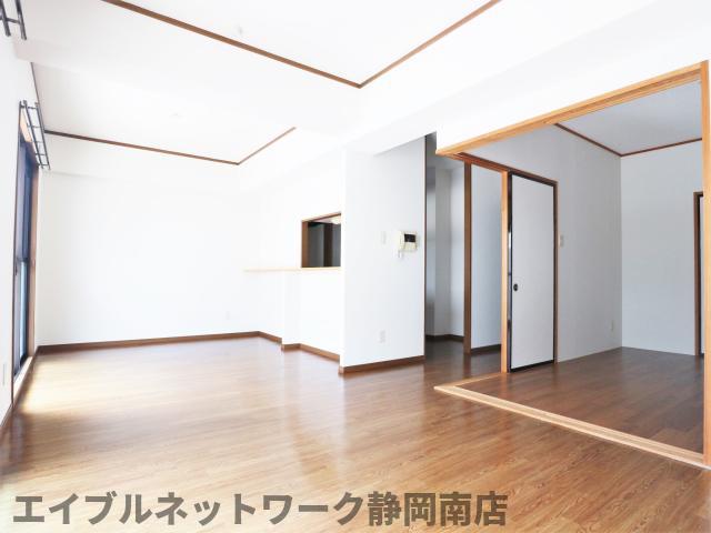 居室・リビング　居間です