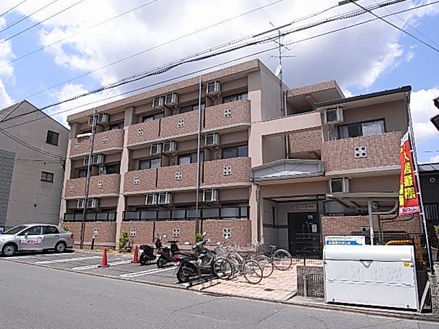 京都市北区衣笠北天神森町のマンションの建物外観