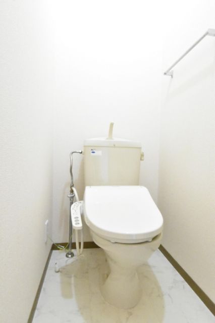 【新潟市東区松園のアパートのトイレ】