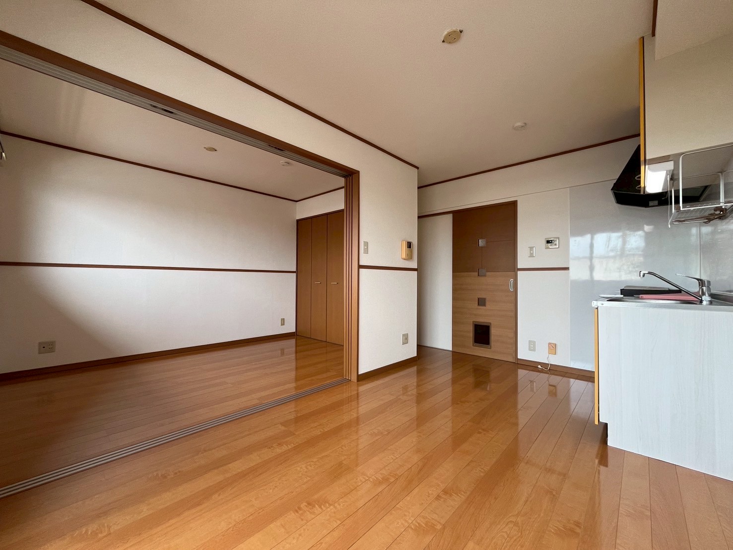 居室・リビング　※同物件別部屋の参考写真・現況優先