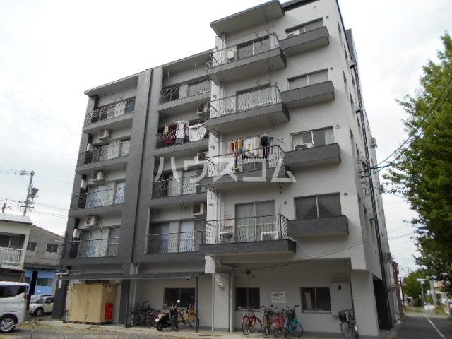 名古屋市中川区四女子町のマンションの建物外観