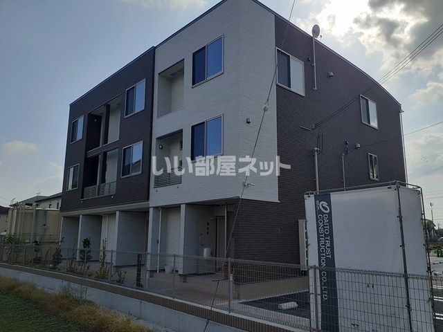 【姫路市岡田のアパートの建物外観】