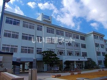 【姫路市岡田のアパートの小学校】