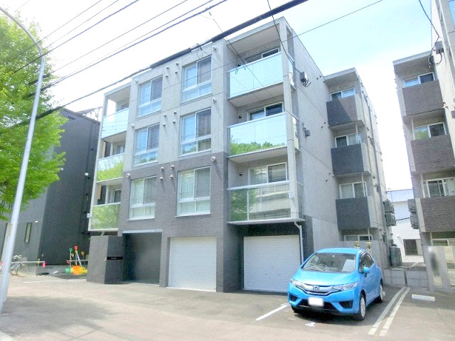 札幌市南区真駒内上町のマンションの建物外観