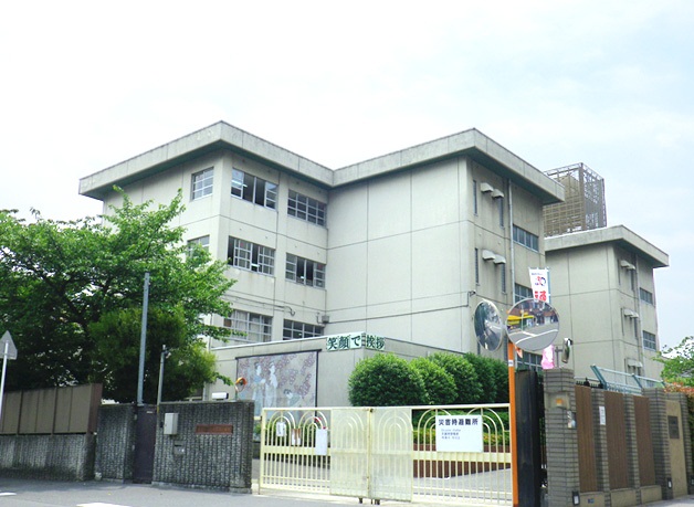 中学校　寝屋川市立友呂岐中学校（中学校）まで853m