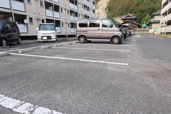 【倉敷市水島北亀島町のマンションの駐車場】