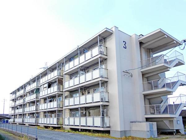 【倉敷市水島北亀島町のマンションの建物外観】