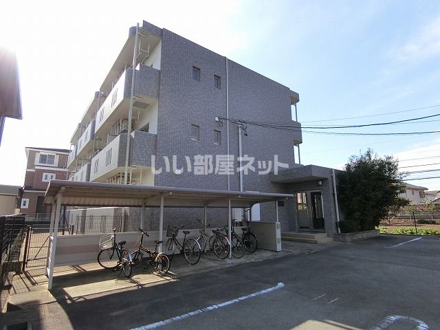 アンジュール川方の建物外観