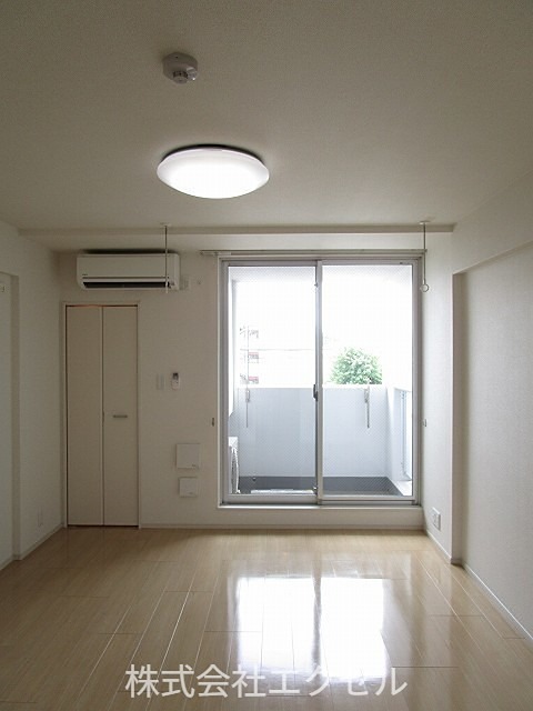 居室・リビング　日当たり良好で明るいお部屋です。