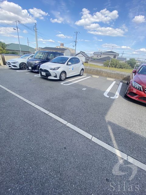 【くみの木ヒルズIの駐車場】