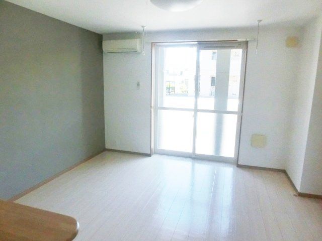 その他部屋・スペース　キッチン側からのリビングです