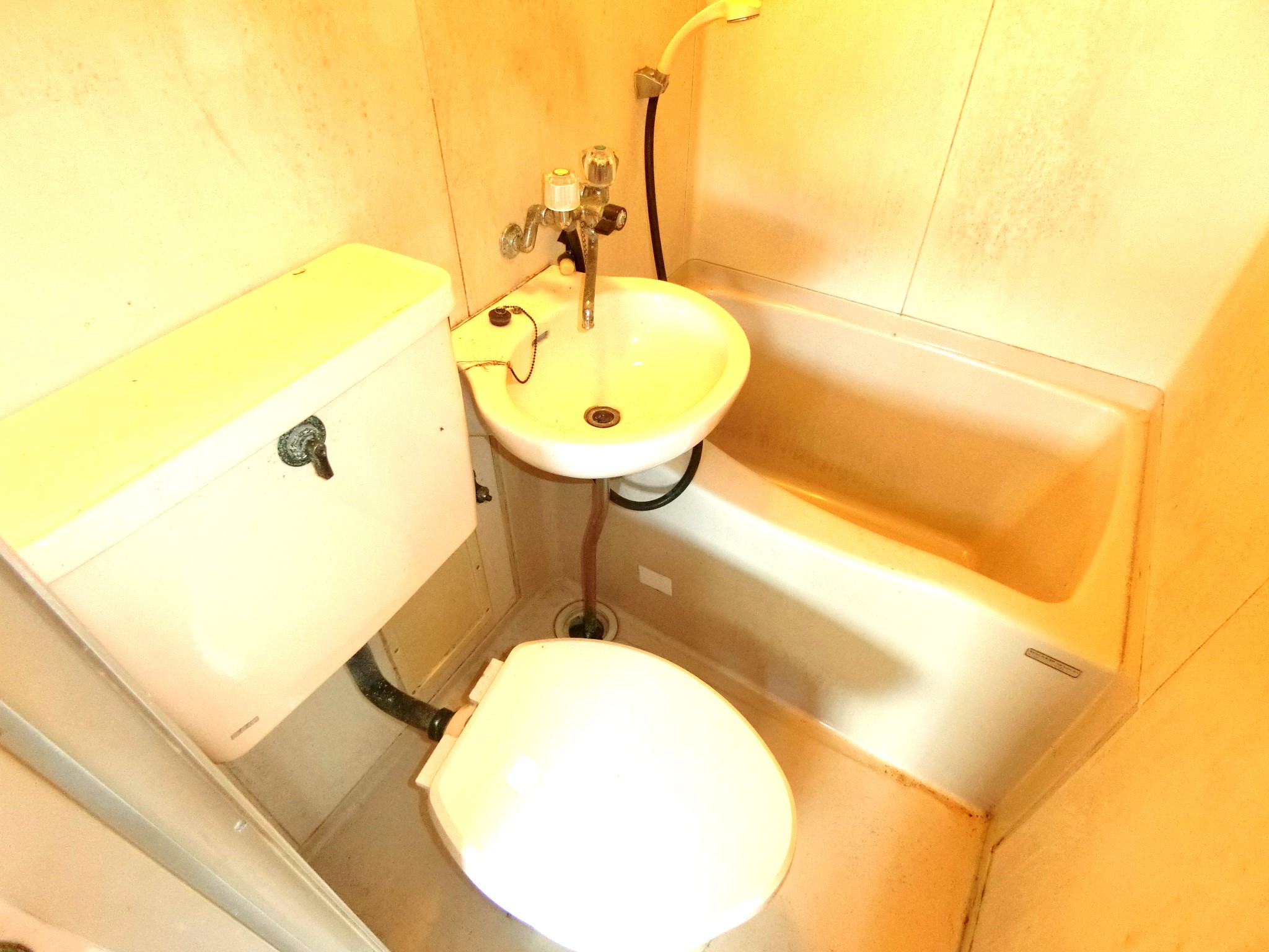 バス・シャワールーム　お掃除が楽ちんなユニットバスタイプです☆