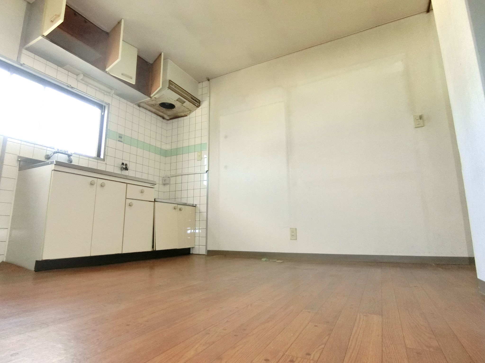 居室・リビング　明るく広々としたダイニングキッチンです☆