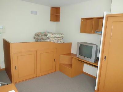 居室・リビング　短期契約の場合のみ布団が付きます。