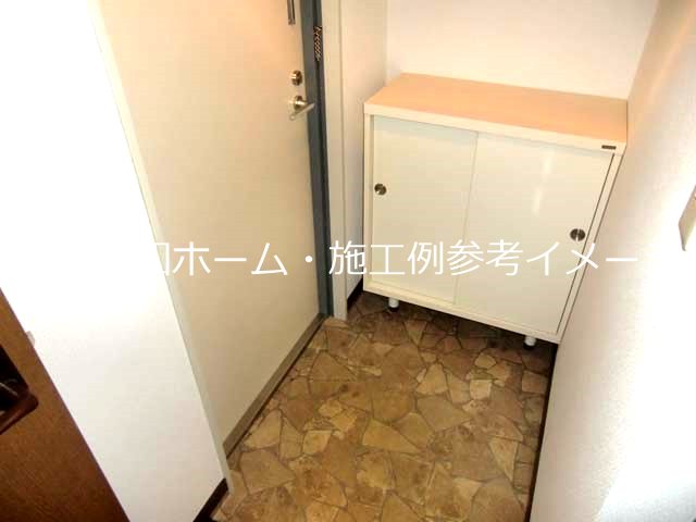 【八尾市山本町南のマンションの玄関】