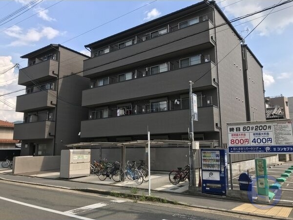 京都市左京区田中大久保町のアパートの建物外観