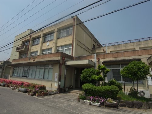 【奈良市大安寺のアパートの小学校】