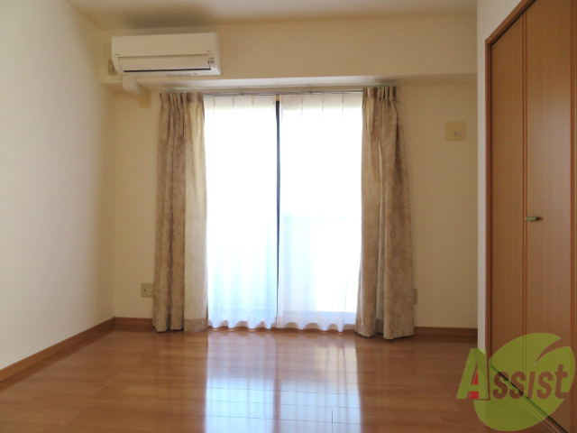 その他部屋・スペース　寝室には窓があるので、朝の目覚めが良さそうです。