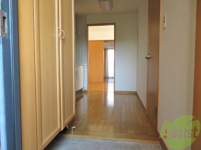 玄関　玄関の外から部屋の中を撮影してみましたー。