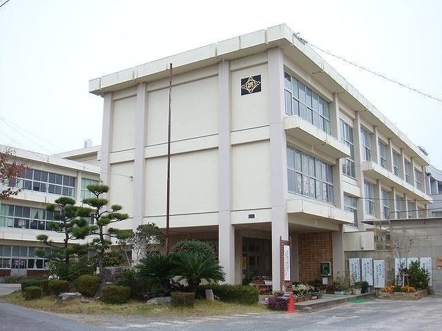 小学校　鳥取市立浜坂小学校（小学校）まで450m