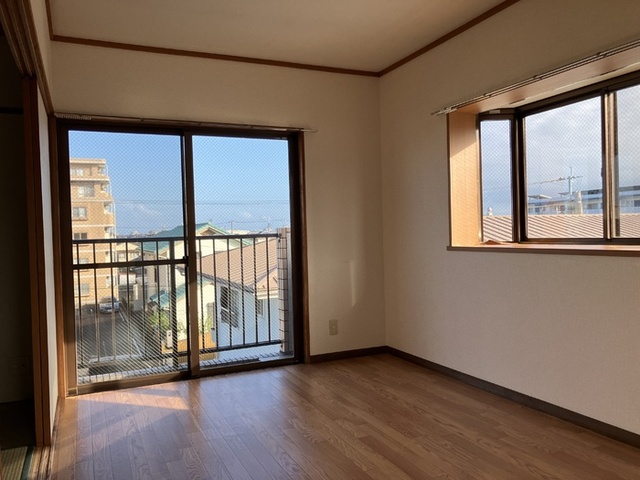 居室・リビング　３０１　南東側洋室