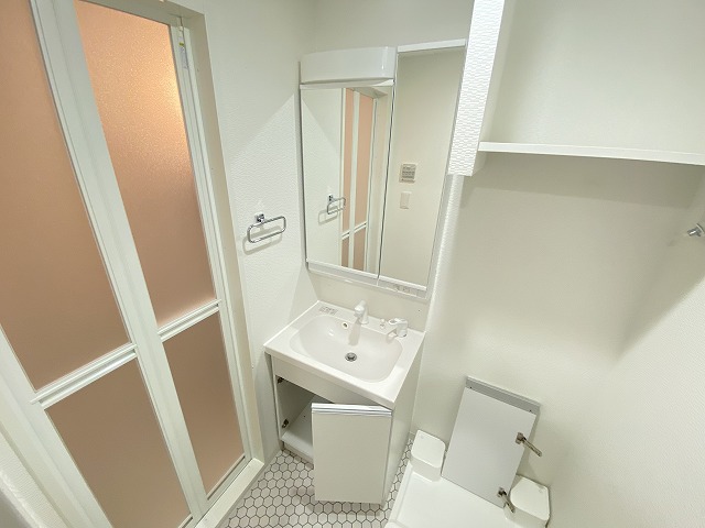 洗面設備　ゆったりとスペースのある洗面所