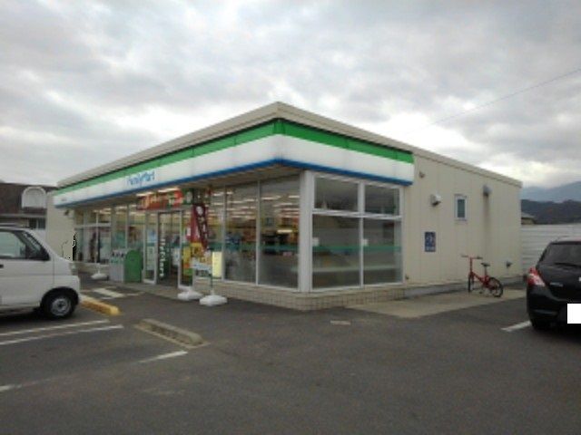 コンビニ　ファミリーマート新居浜田の上店（コンビニ）まで500m