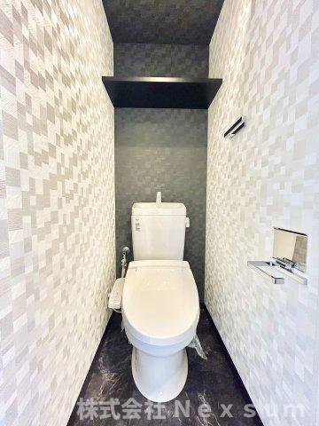 トイレ　落ち着いた色調のトイレです