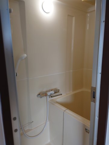 バス・シャワールーム　シャワーを浴びることができます