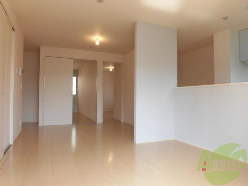 居室・リビング　明るい家族が集まるリビング