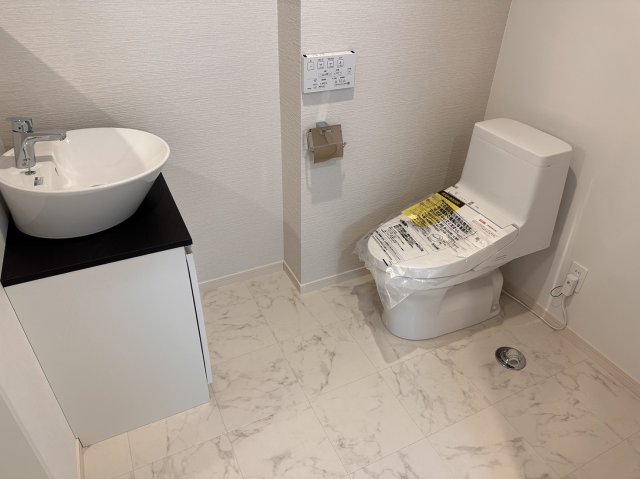 トイレ　※室内画像は別号室のもの