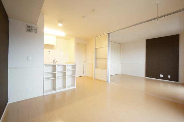 居室・リビング　※同物件・同タイプの写真です。(※写真は中部屋です。)