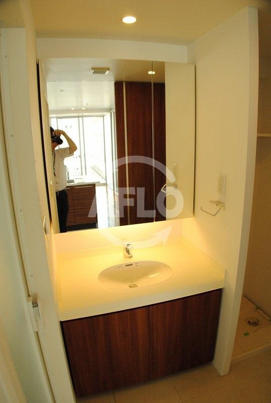 洗面設備　アーバネックス淀屋橋　洗面化粧台