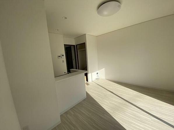 居室・リビング　嬉しい対面キッチン。※間取り、写真は反転の場合有。