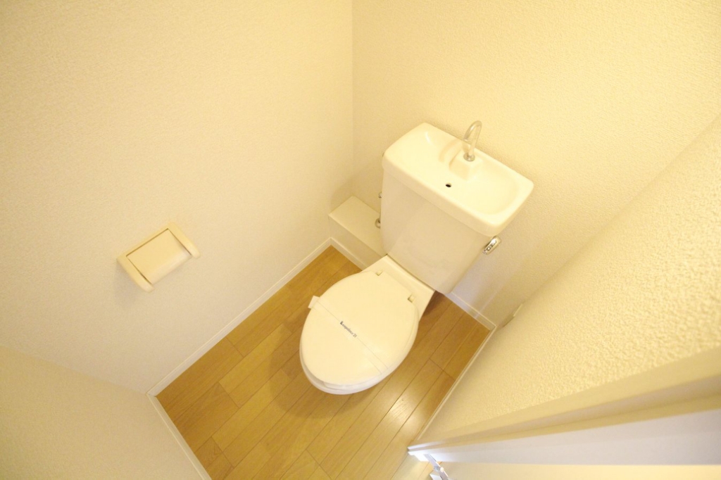 その他　明るく清潔感のあるトイレ