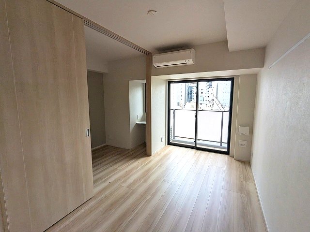 居室・リビング　ルームカラー奇数階オーガニックナチュラル、偶数階ノーブルホワ