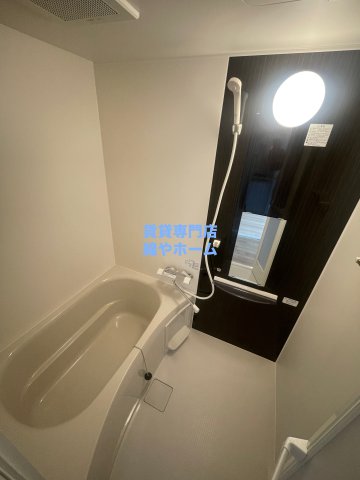 バス・シャワールーム　コンパクトで使いやすいお風呂です